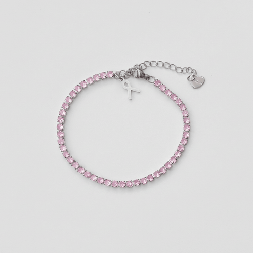 Pulsera PINK 26 de acero inoxidable con circonitas rosas y colgante lazo solidario, cadena ajustable con mosquetón, sobre fondo mármol blanco